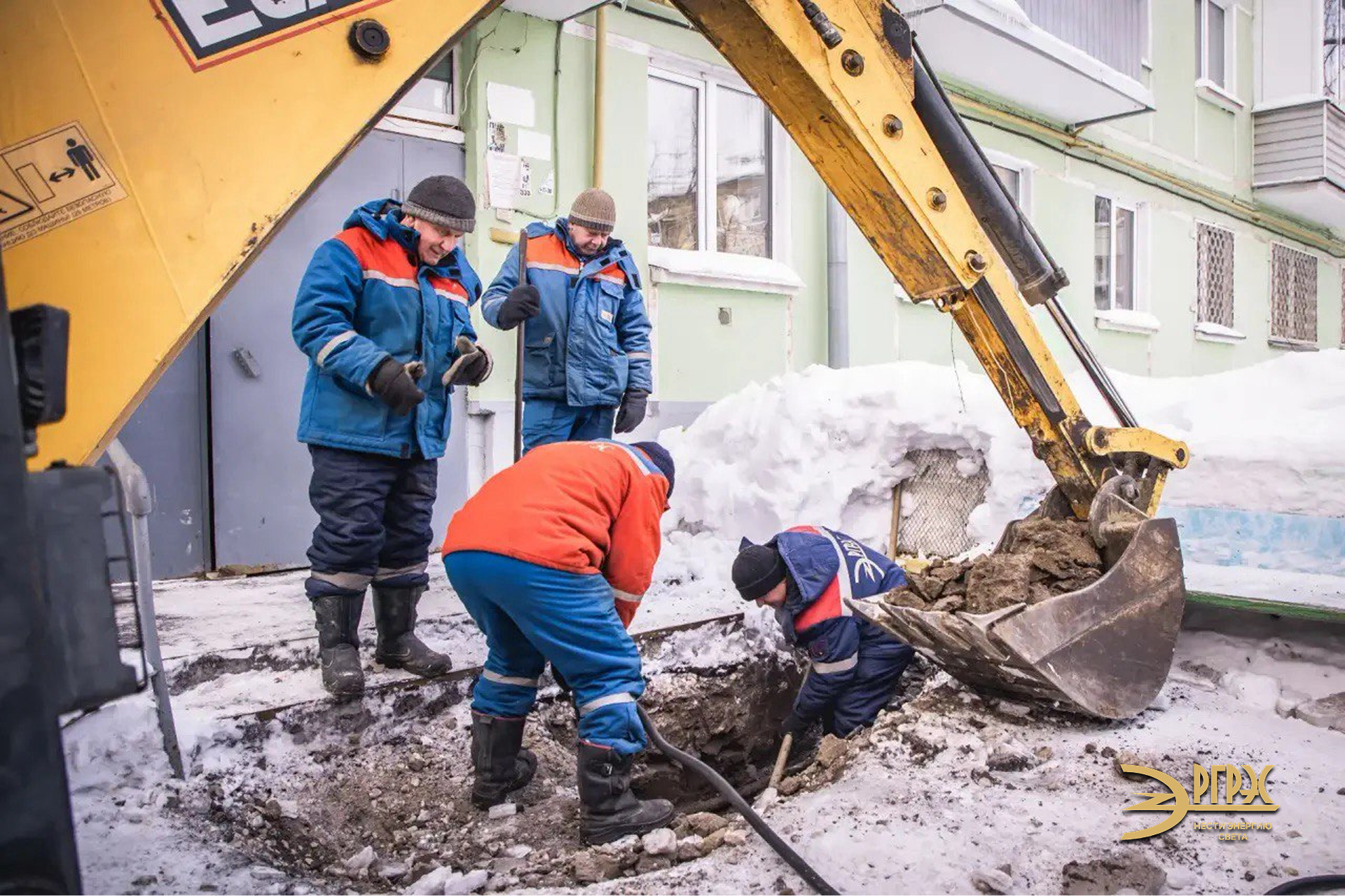 В районе домов 12, 14 по улице Островского проводятся работы В районе домов 12, 14 по улице Островского проводятся работы